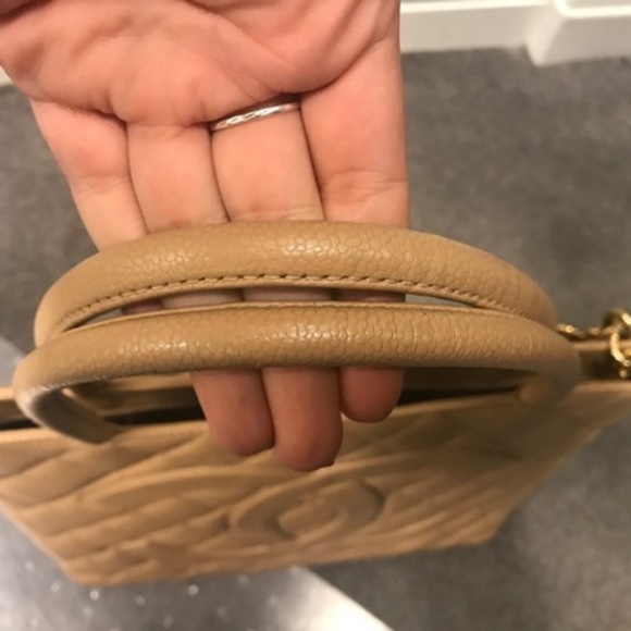 Chanel medallion - Picture 3 of 8